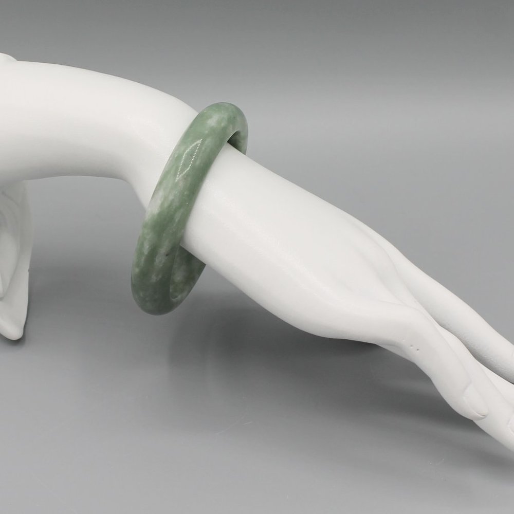 Green jade bangle bracelet natural stone - Picture 4 of 8